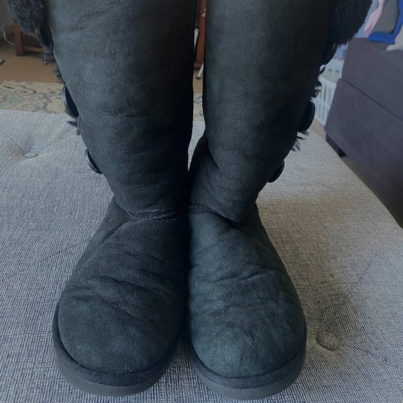 UGG Australia Triple Bailey Button Tall Sheepskin Boots Women size 8 Black - Picture 9 of 10